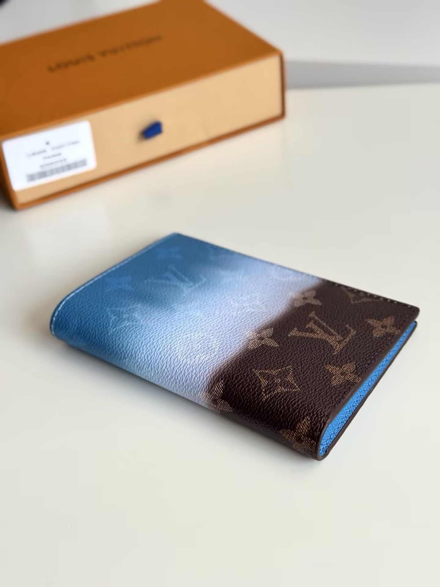 LV Passport Cover M28008 10x14x2.5cm