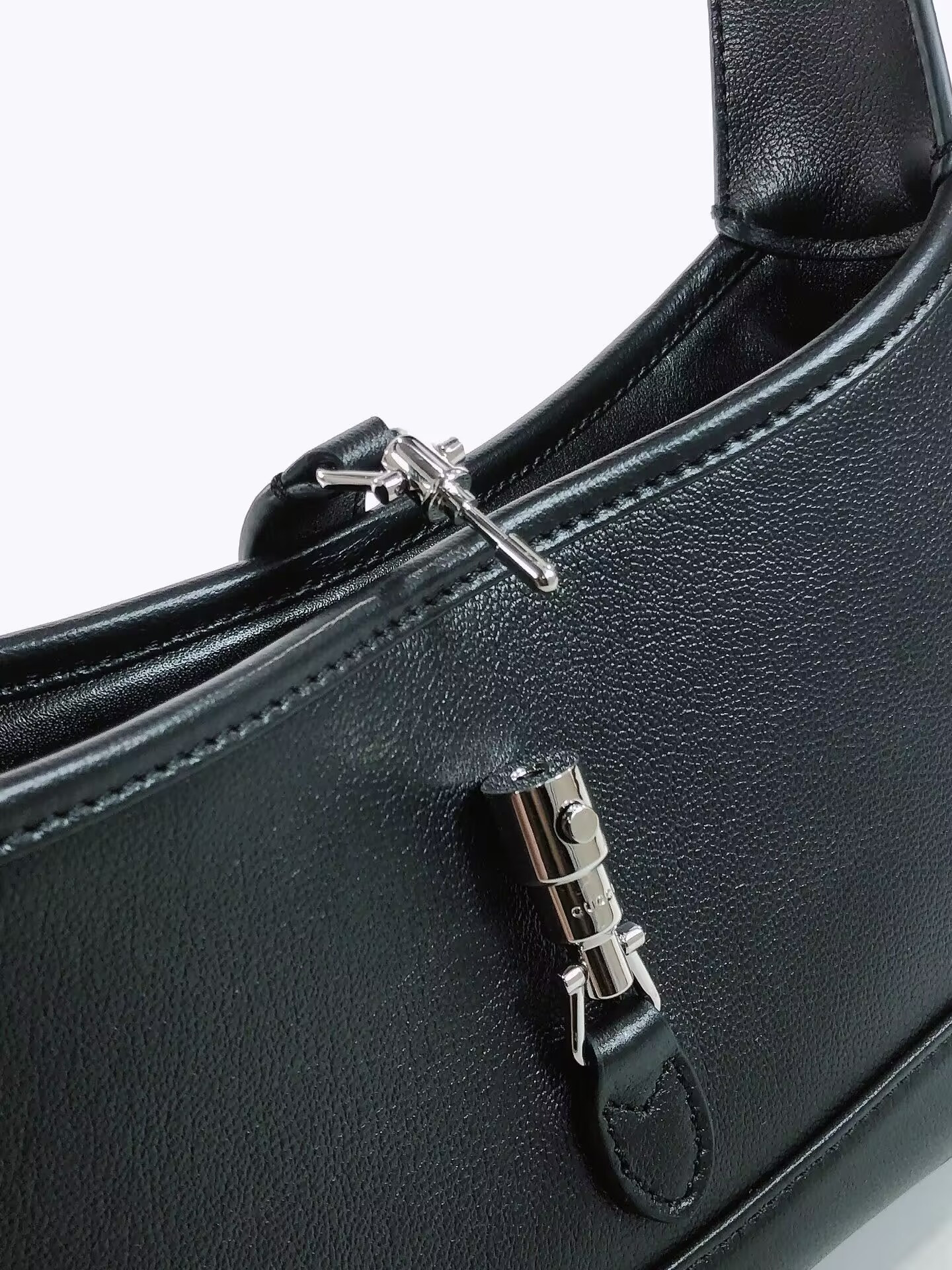 G*u*i jackie slim shoulder bag 27x13x3.5cm