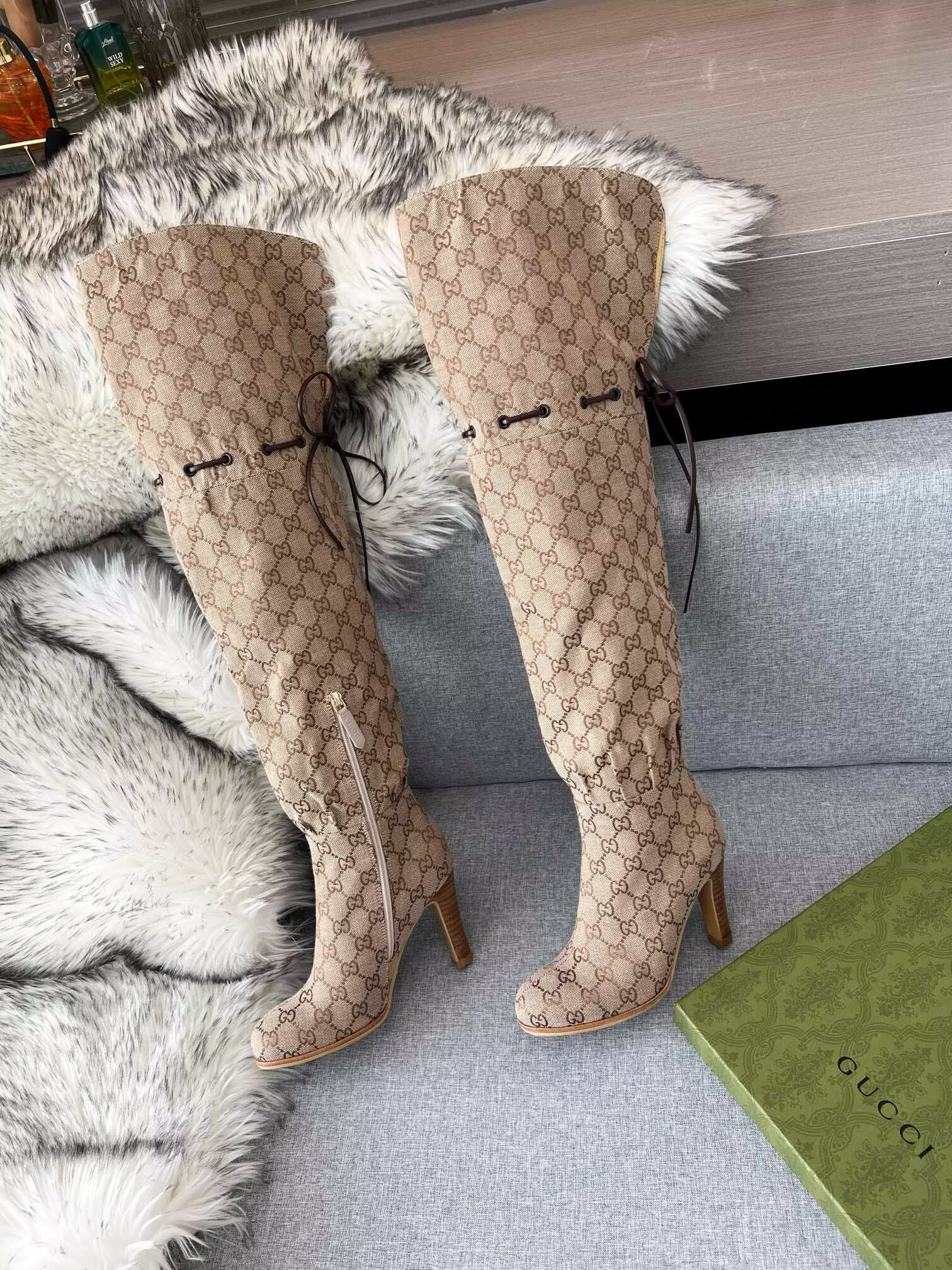 ua G*u*i boot 8.5cm heel
