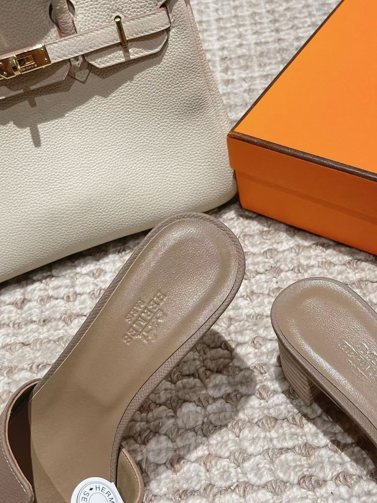 ua H**mes oasis sandal
