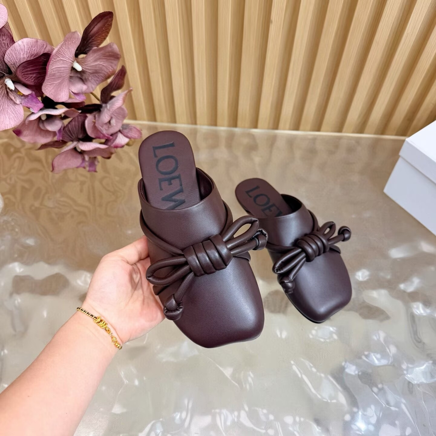 ua L0ew* flamenco knot mule