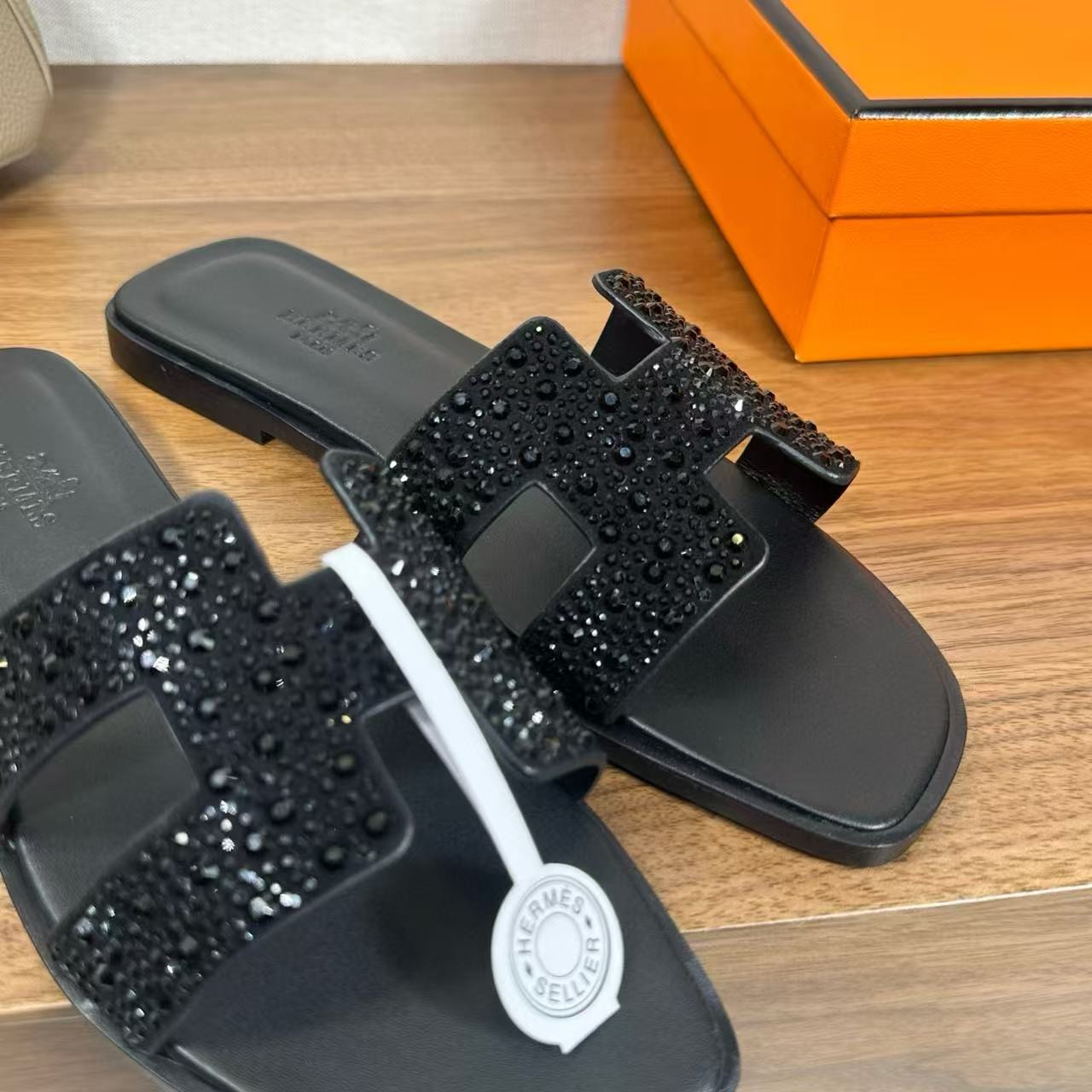 ua H**mes oran sandal