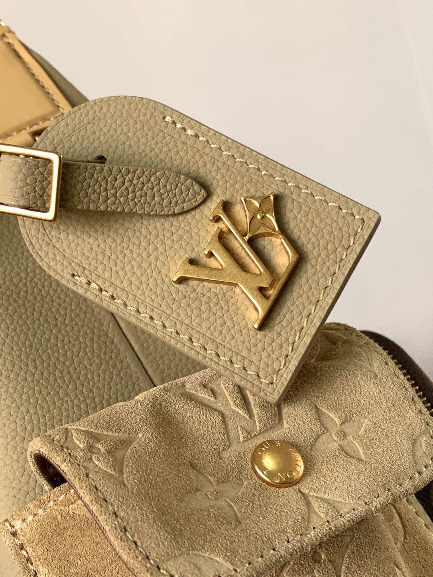 LV Hobo Cargo M12697 34.5x27x19.7cm