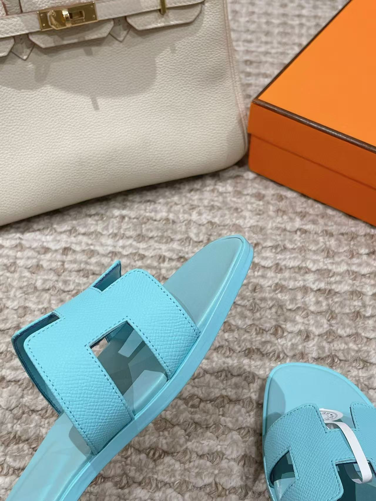 ua H**mes oran sandal