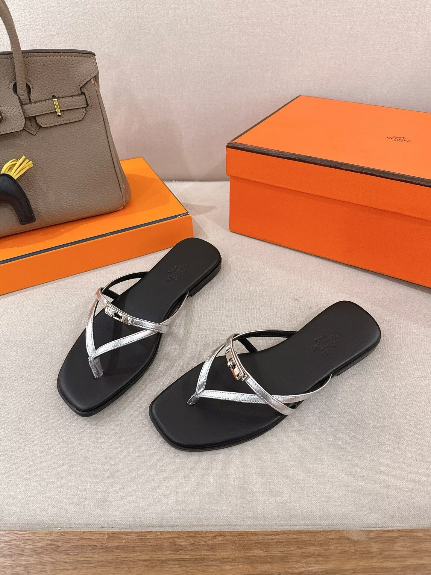 ua H**mes miss sandals