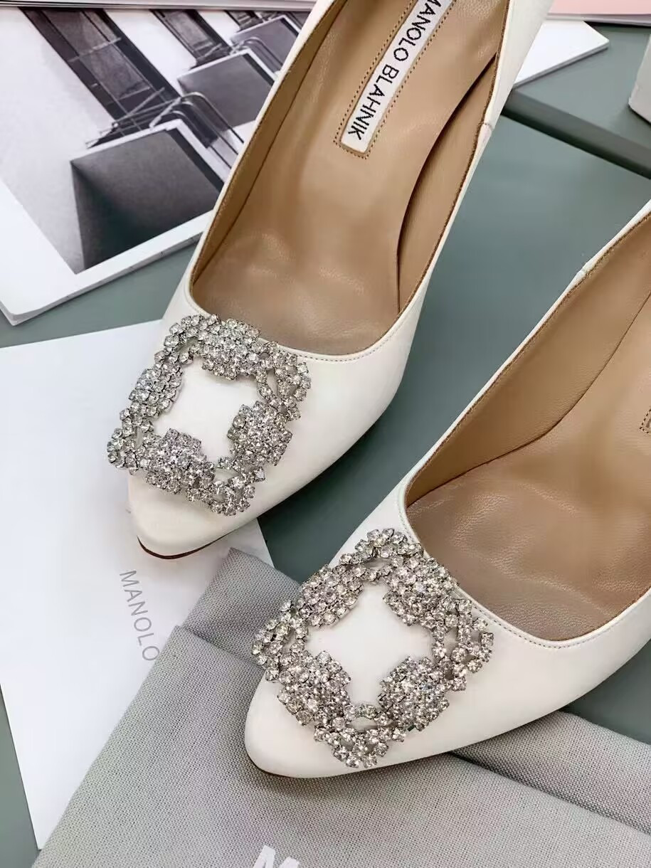 ua ma*n010 B1ah*ik hangisi jewel buckle pumps