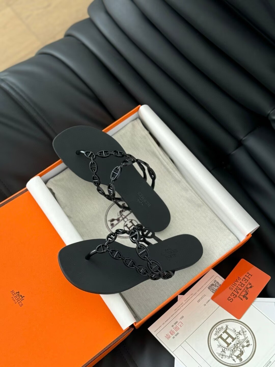 ua H**mes island sandal