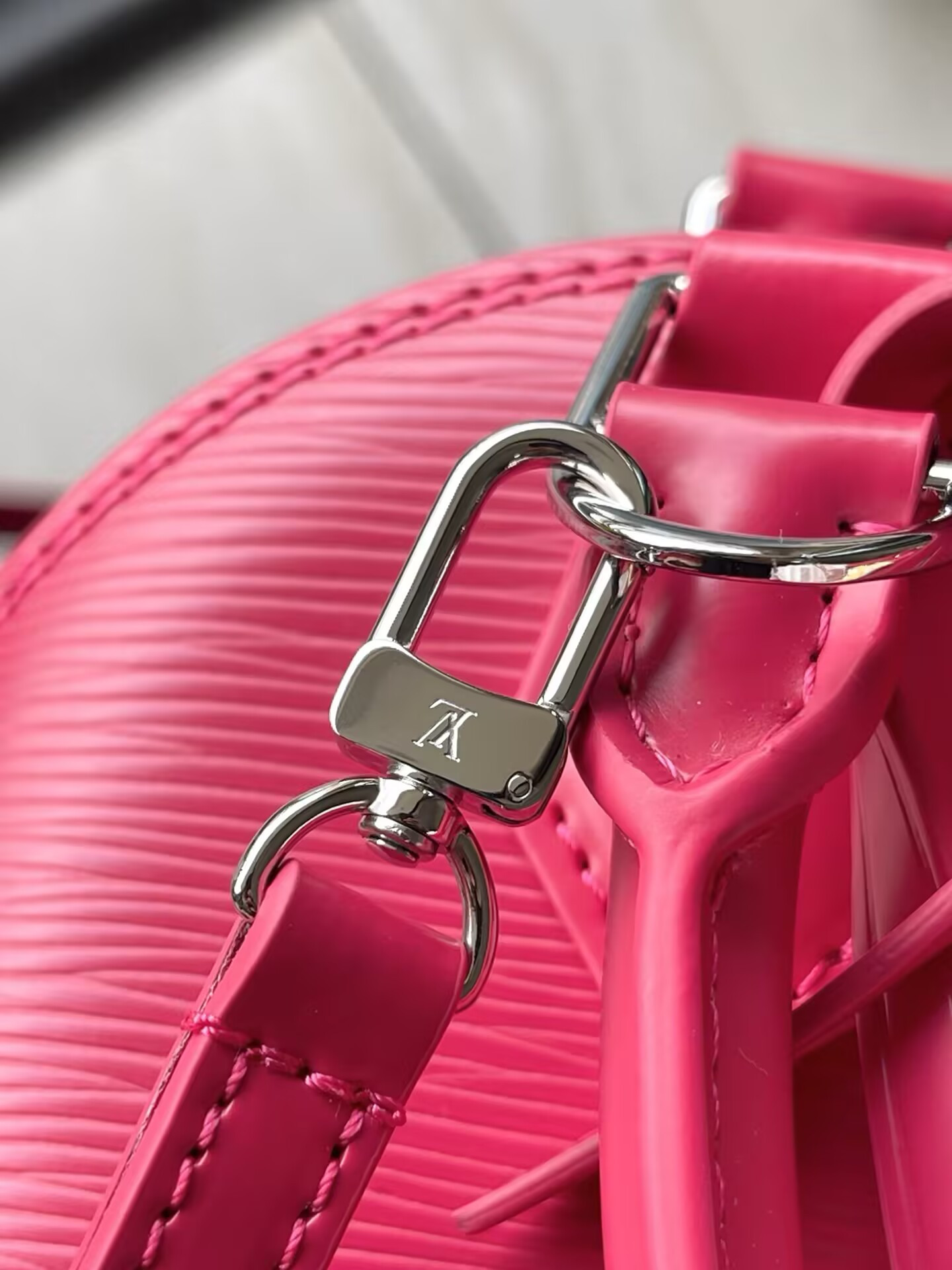 LV Alma BB M28902 23.5x17.5x11.5cm