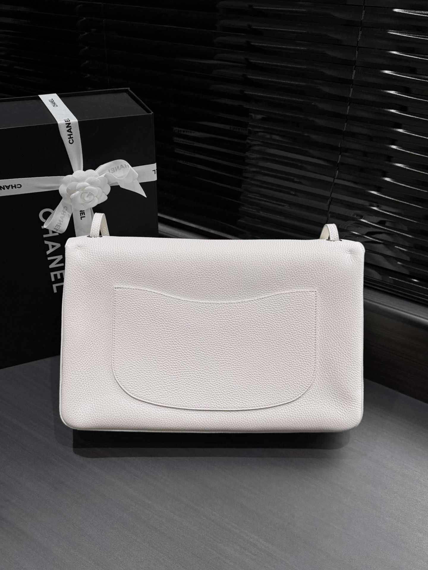 Ch*el maxi flap bag in white with silver-tone hardware as6233 26x38.5x11cm