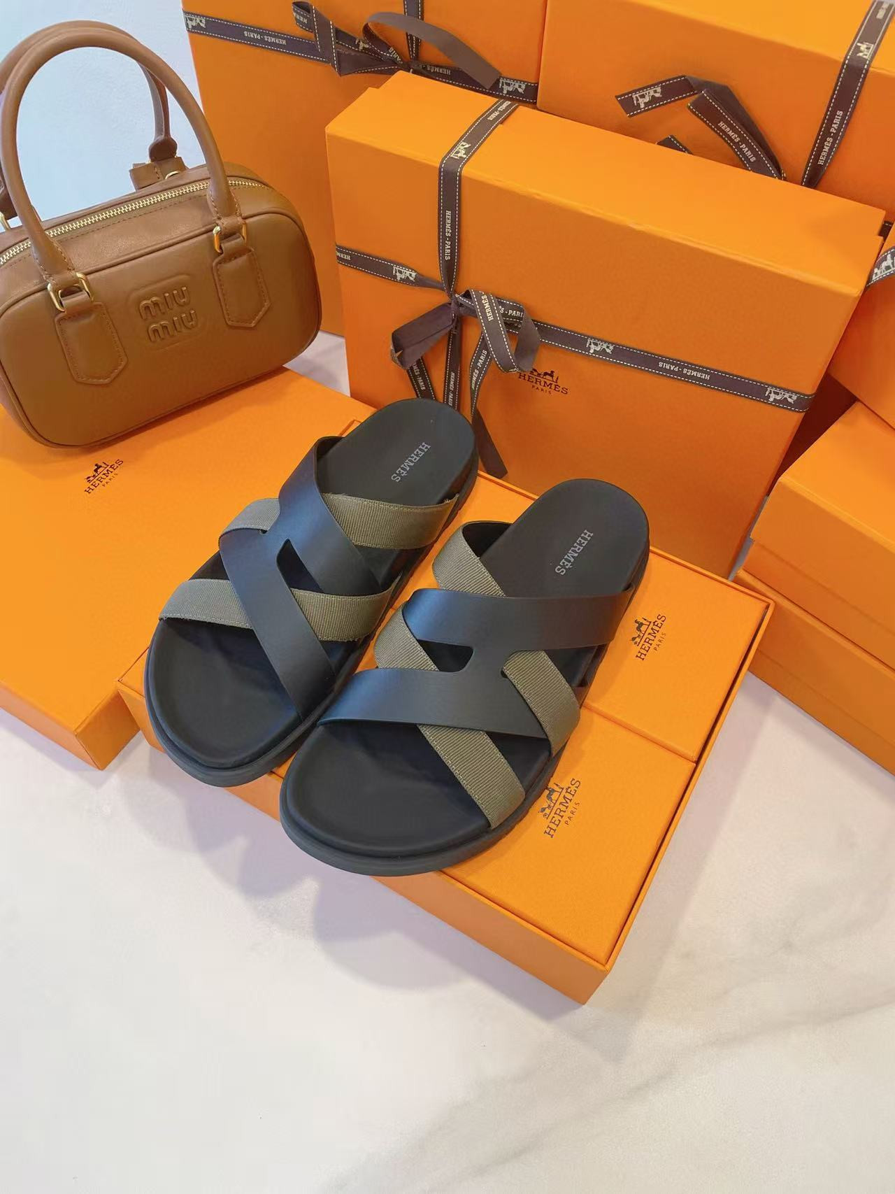 ua H**mes kazimir sandal