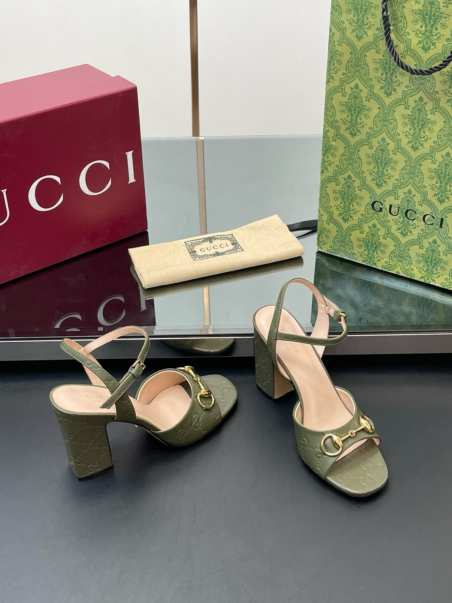 ua G*u*i horsebit sandal