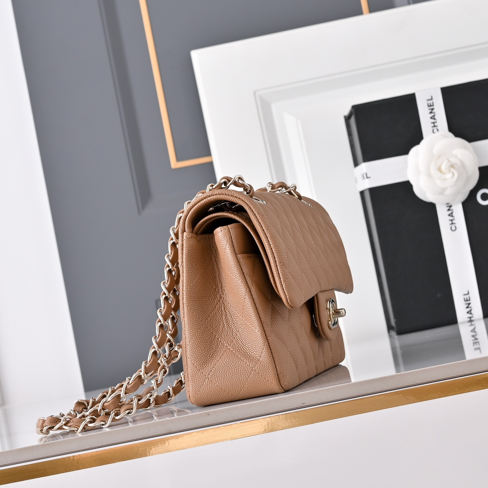 Ch*el classic flap handbag caramel with light gold hardware and caviar leather a01113 23x14.5x6cm