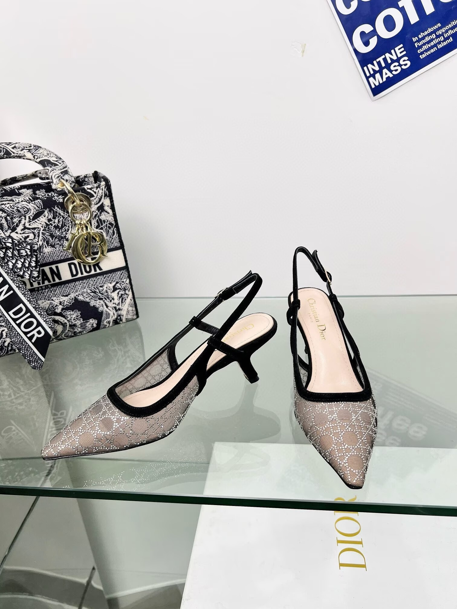 ua D*or capture slingback pump