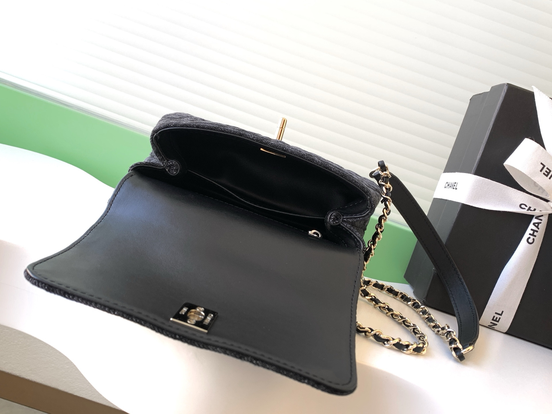 Ch*el coco clutch with chain 13x19x9cm
