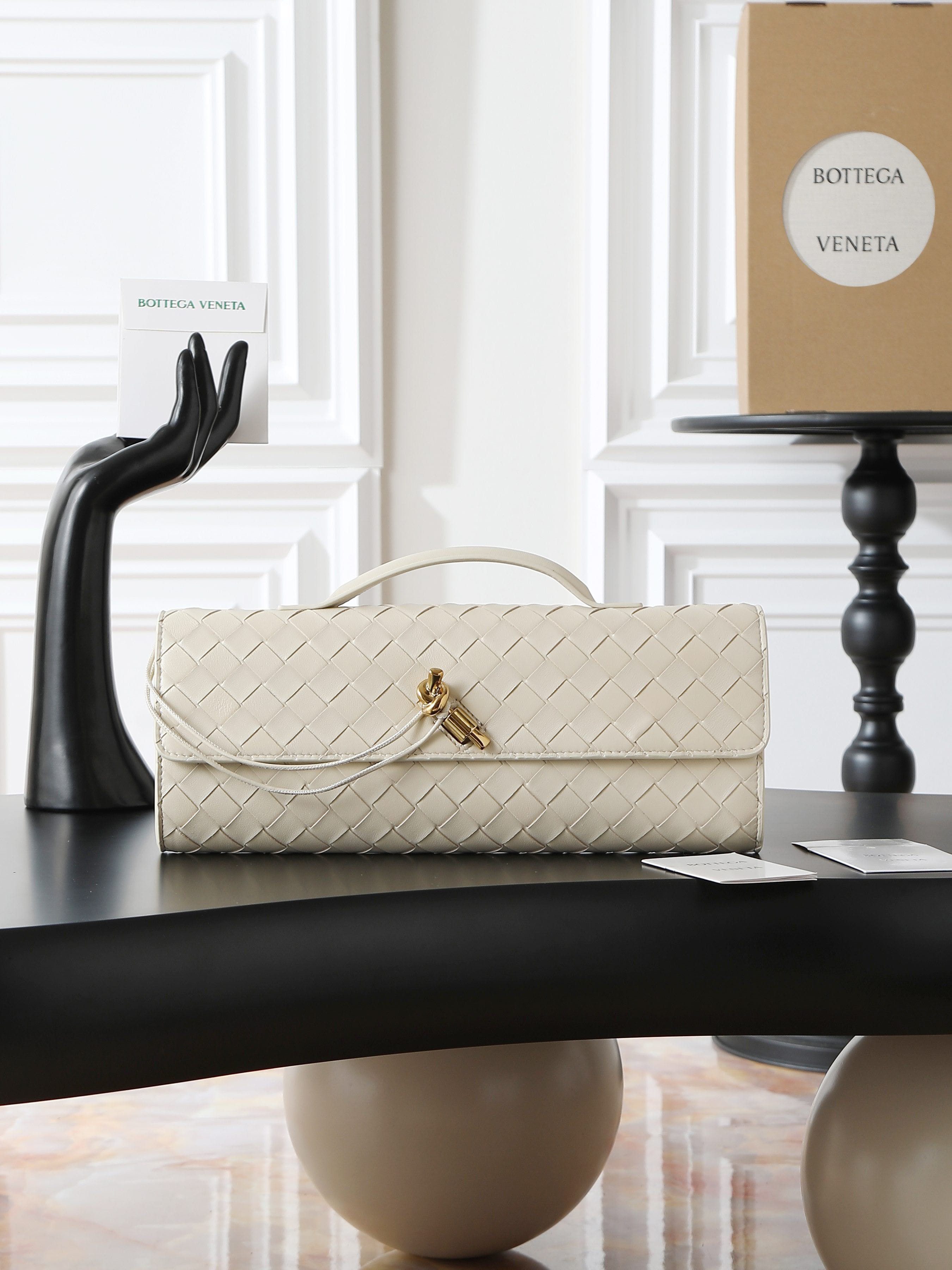 bo*te*ga Ve*ne*ta long clutch andiamo with handle fondant 31x13x3cm