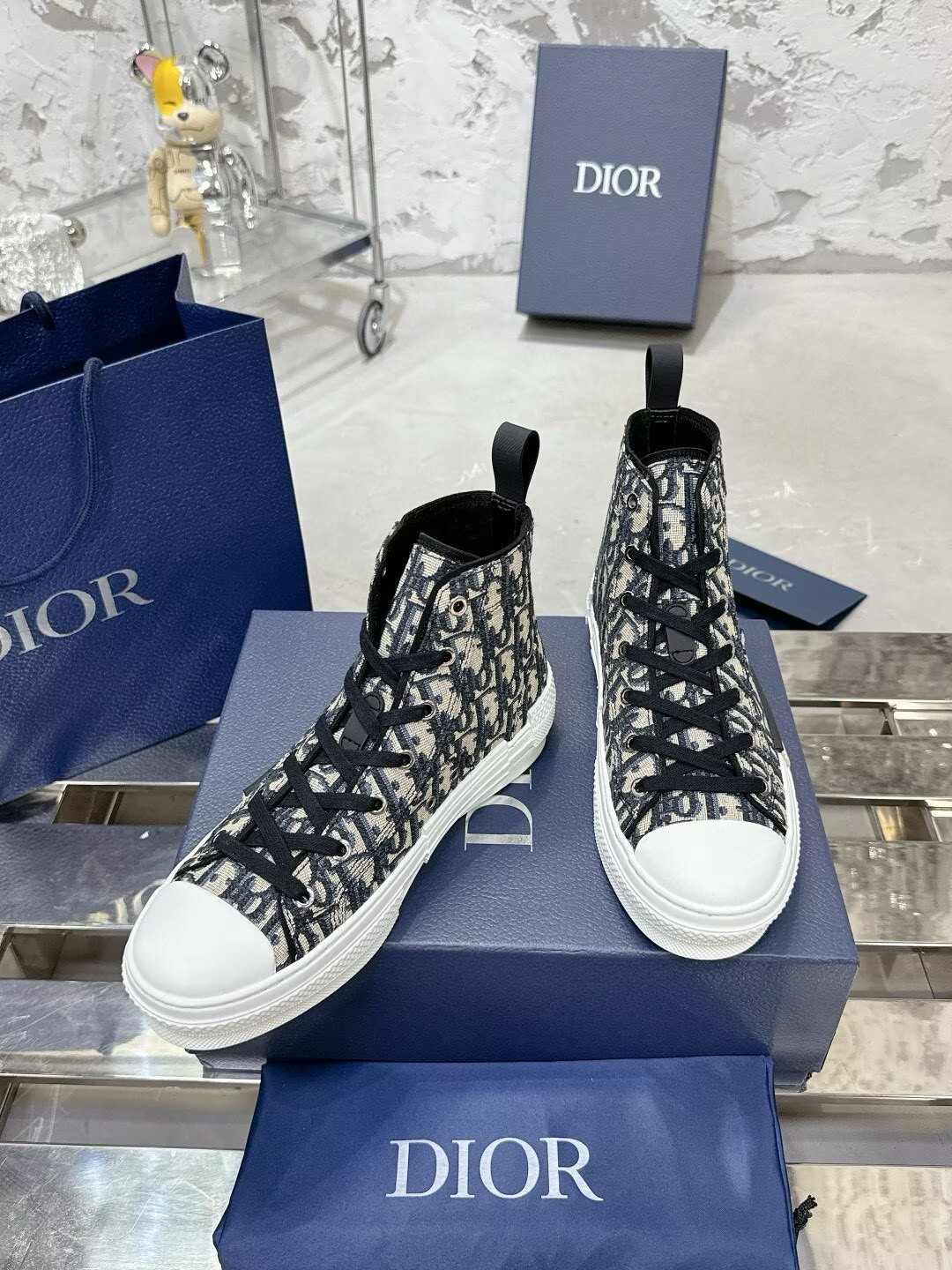 ua D*or sneaker