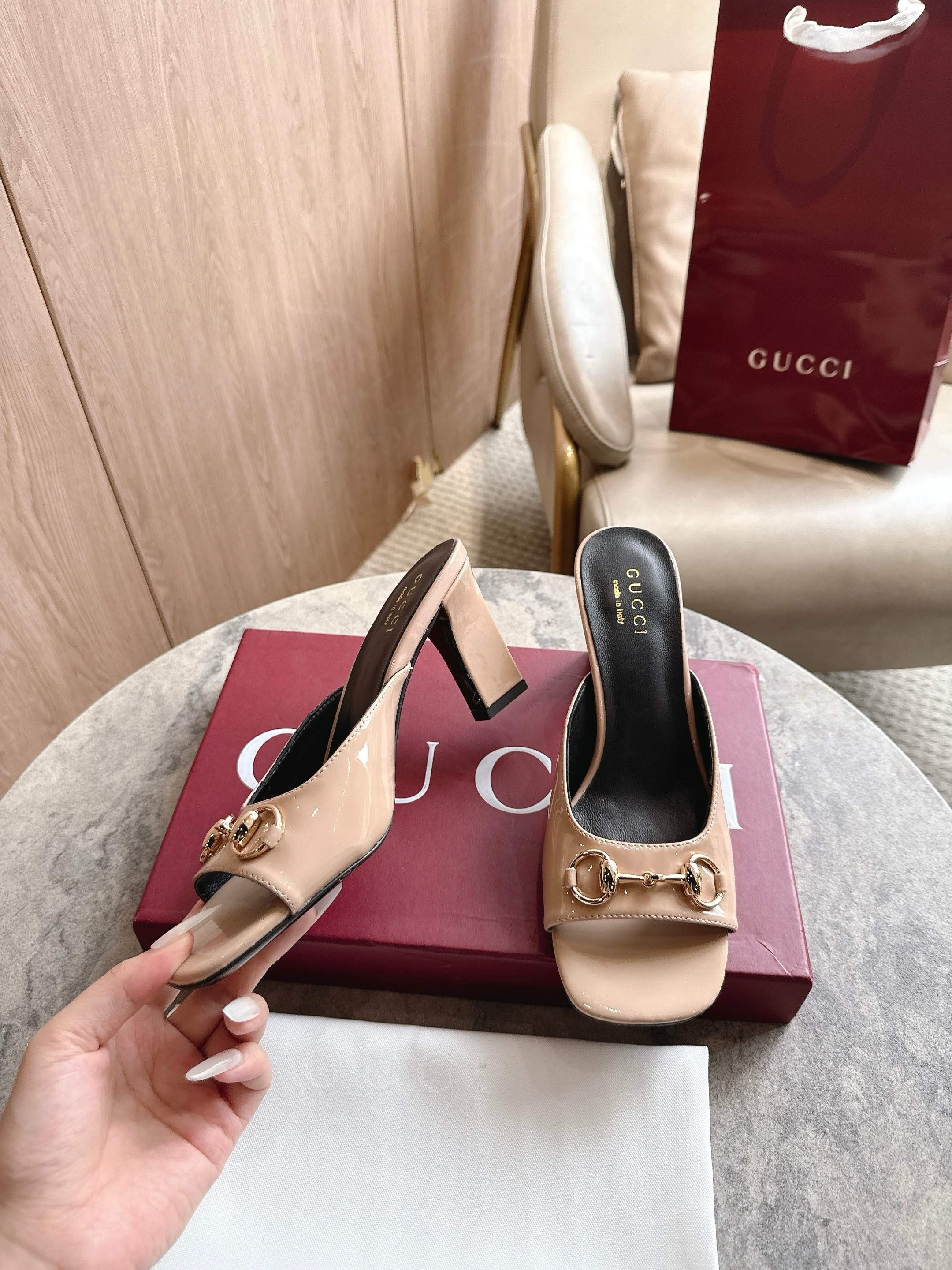 ua G*u*i signora sandals