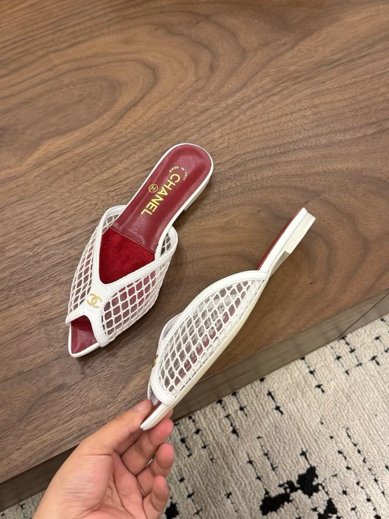 ua Ch*el sandals