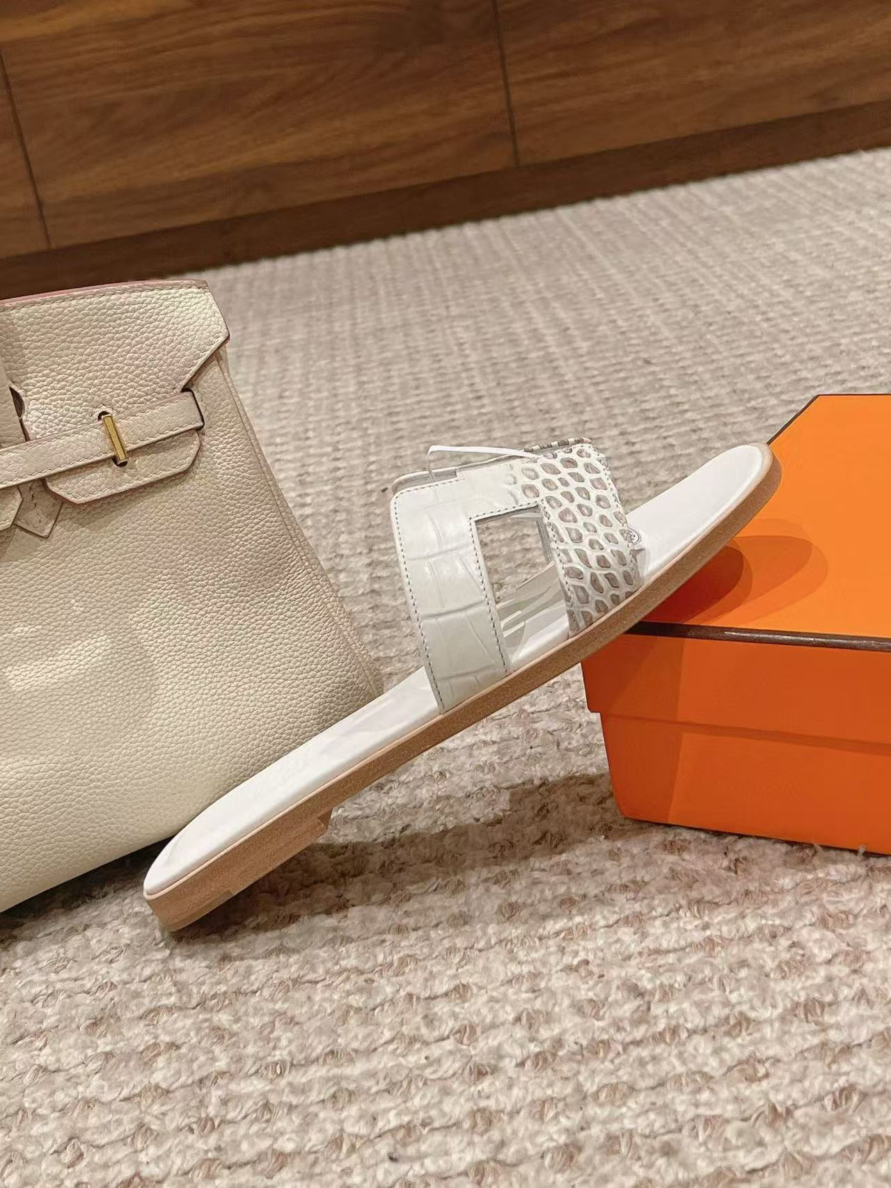 ua H**mes oran sandal