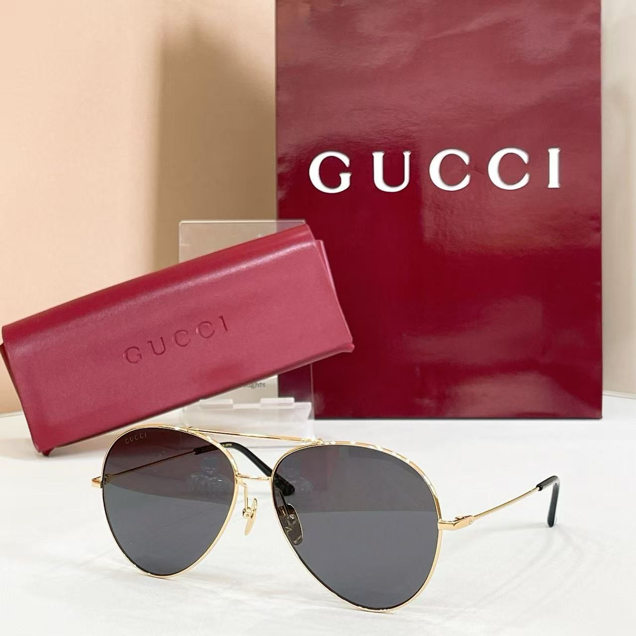 G*u*i glasses