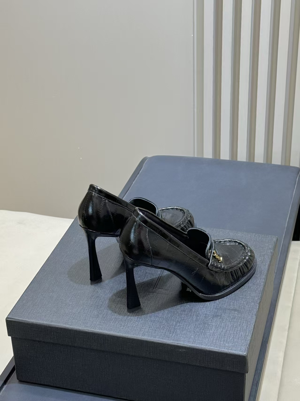 ua Y*L le loafer pumps