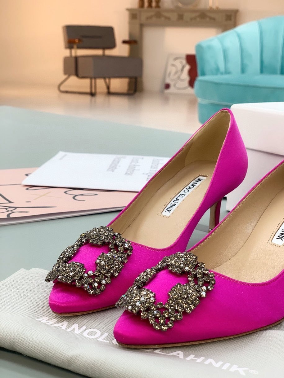 ua ma*n010 B1ah*ik hangisi pumps