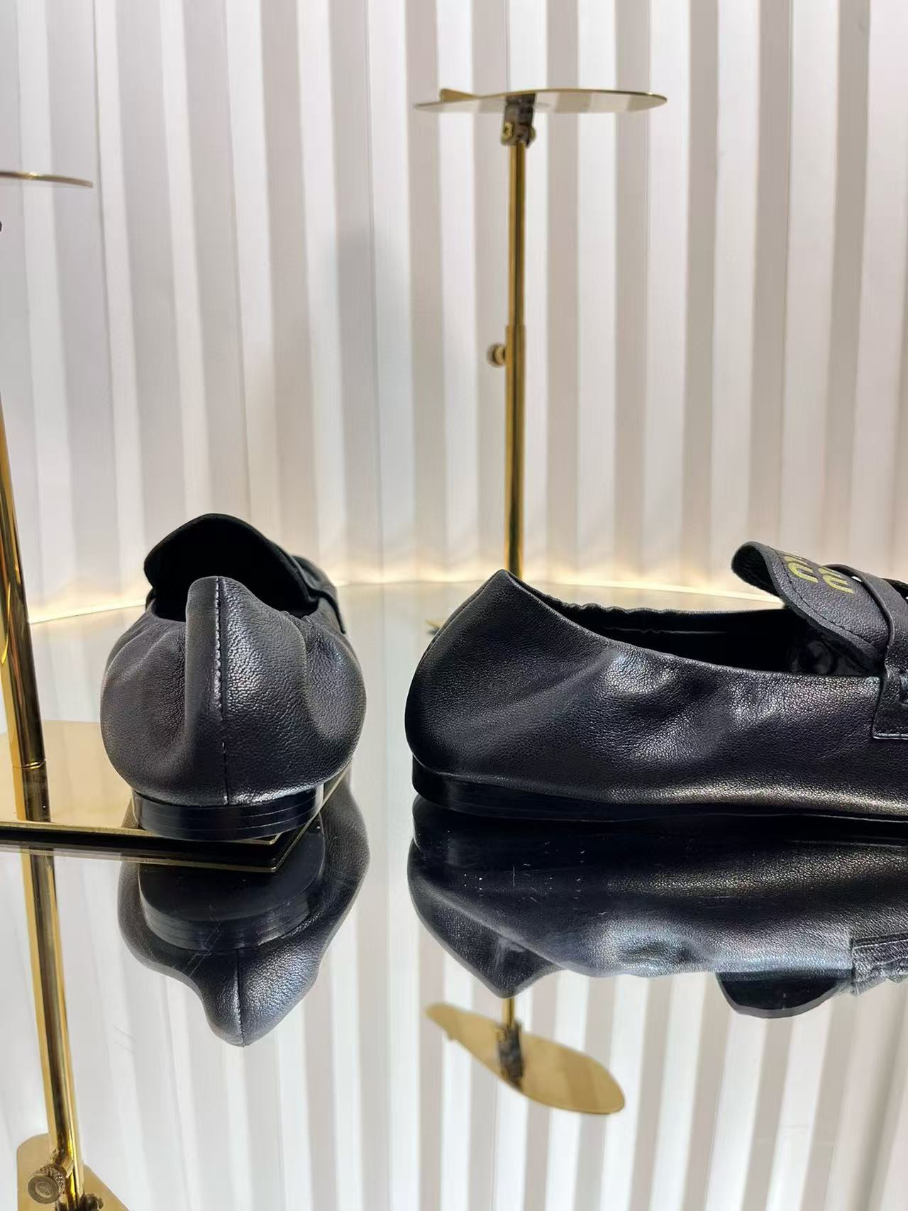 ua M1v M1v ruches nappa leather loafers