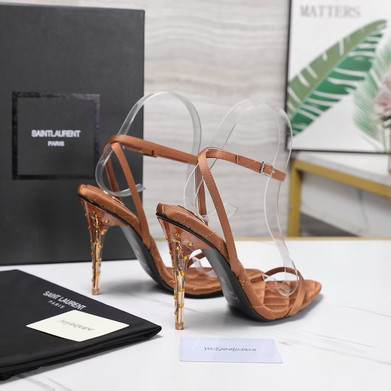 ua Y*L ivresse sandals
