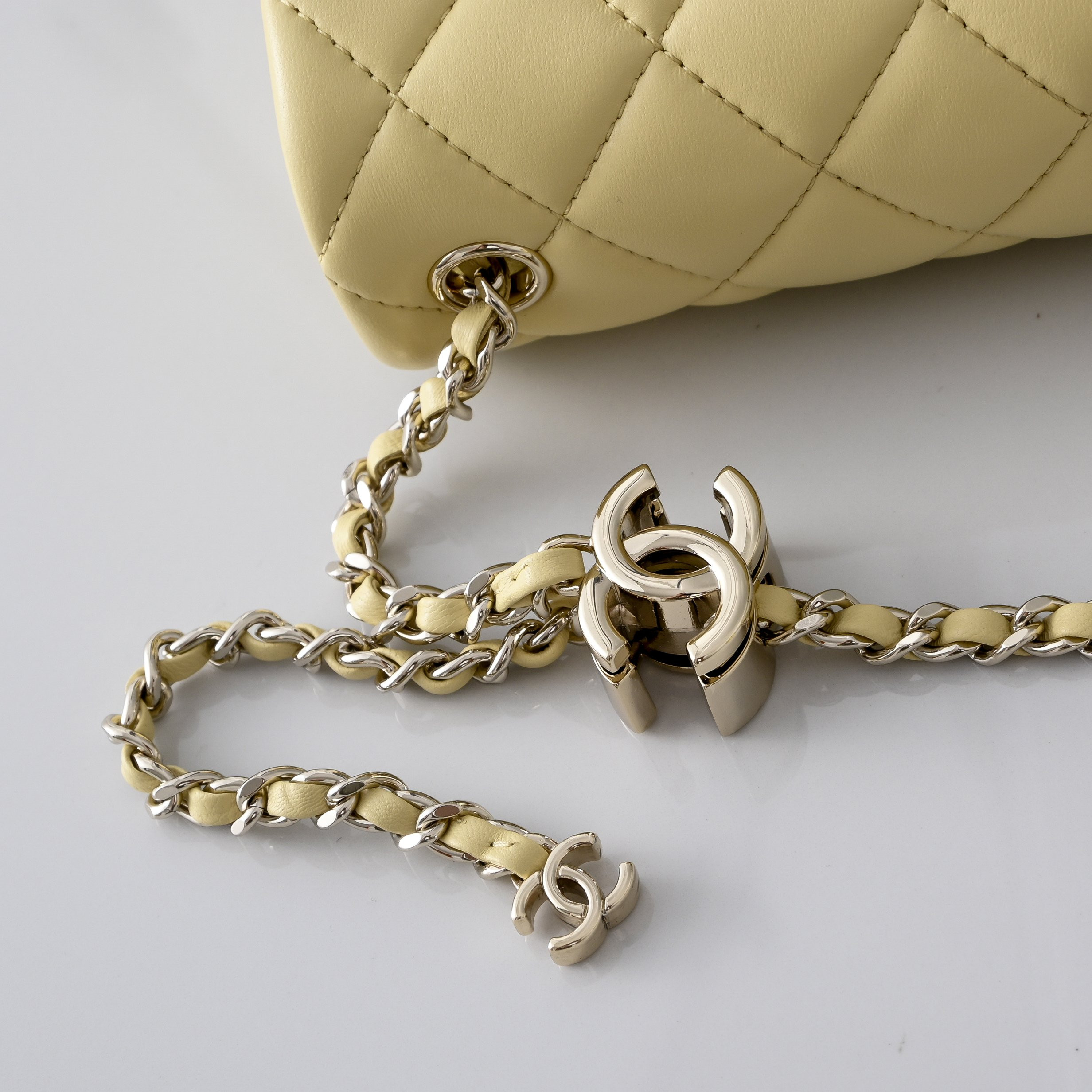 Ch*el classic flap handbag cf light gold hardware as5759 20x13x7cm