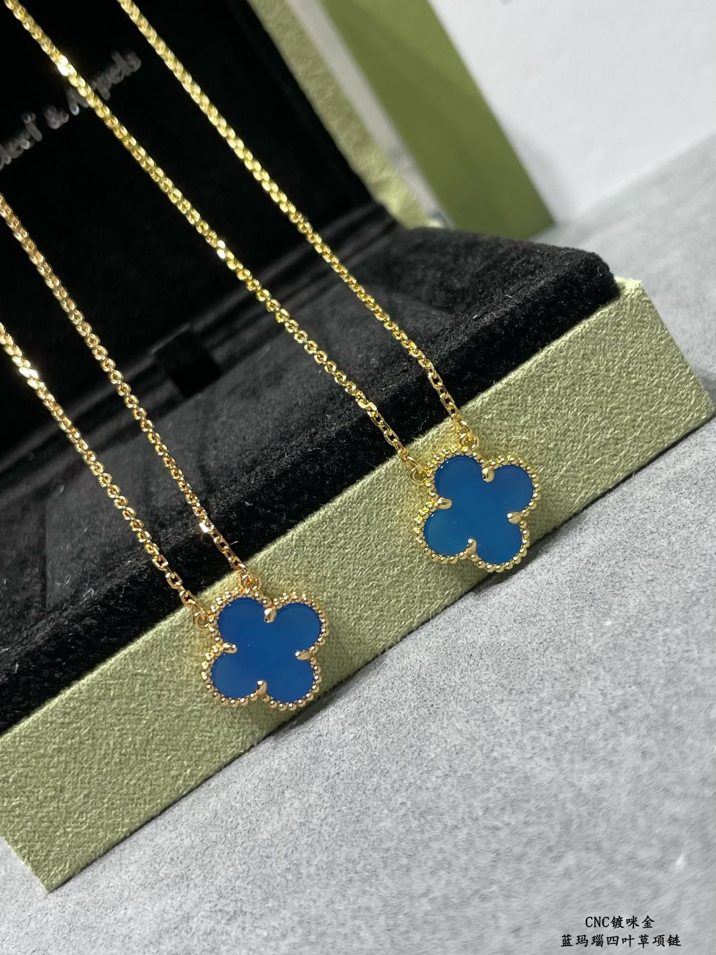 V*N CL*F & arpels medium four-leaf clover necklace diameter approx 1.5cm,chain length approx 40+5cm