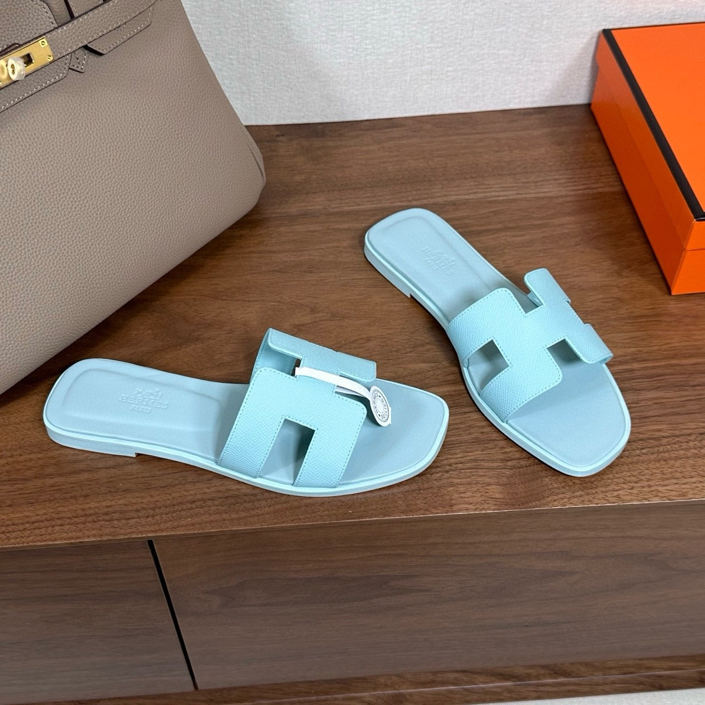 ua H**mes oran sandal