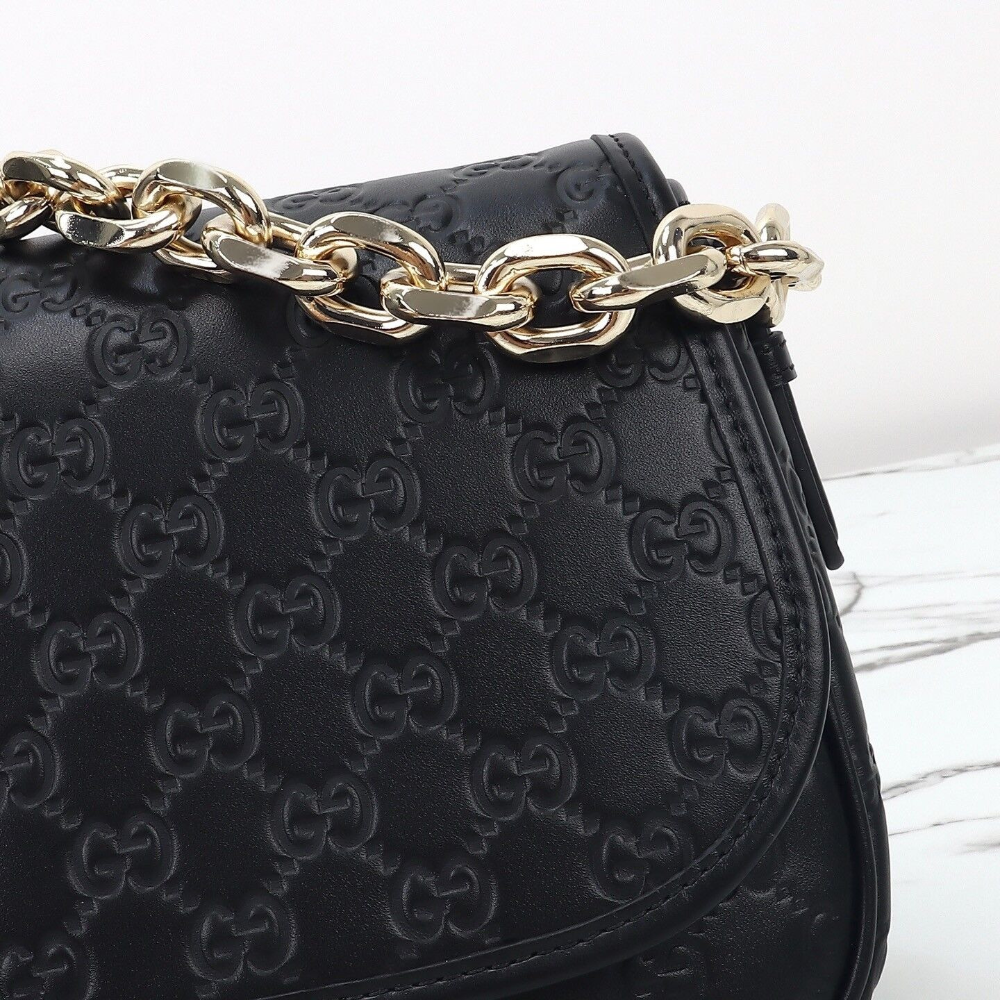 G*u*i gg emblem medium shoulder bag 28x17x9cm