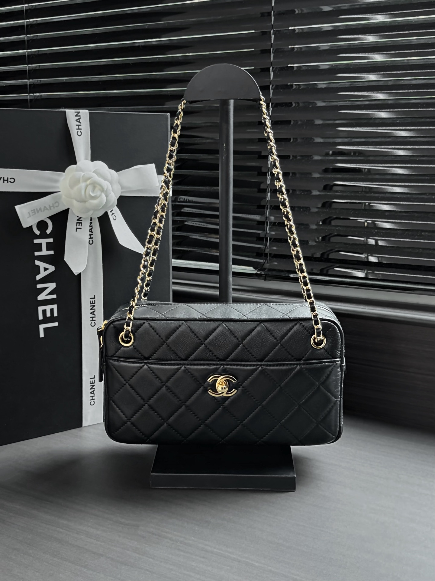 Ch*el camera bag in lambskin leather as6443 13x24.5x8cm