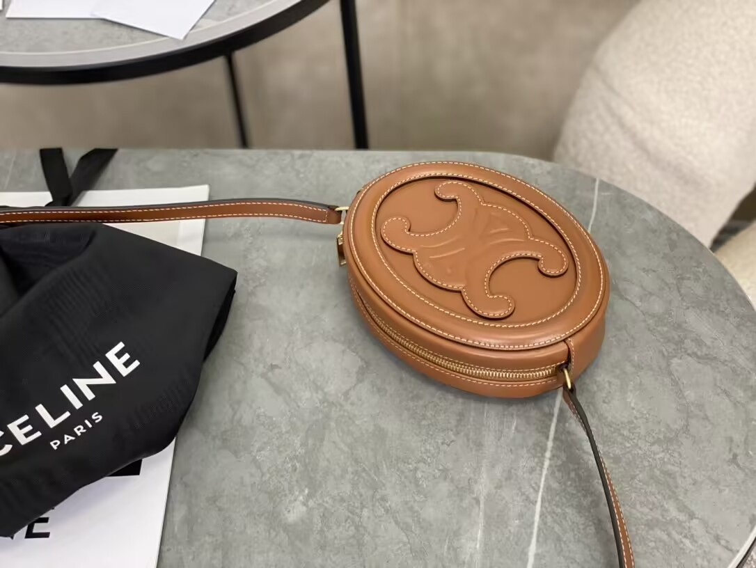 Ce**e small calfskin cuir triomphe oval crossbody 20x15x6cm