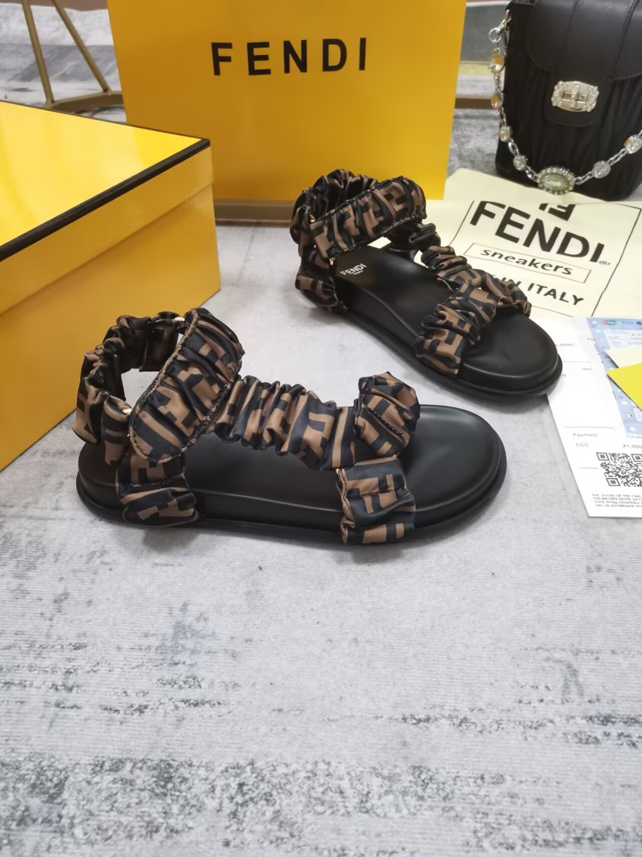 ua F**di feel sandals