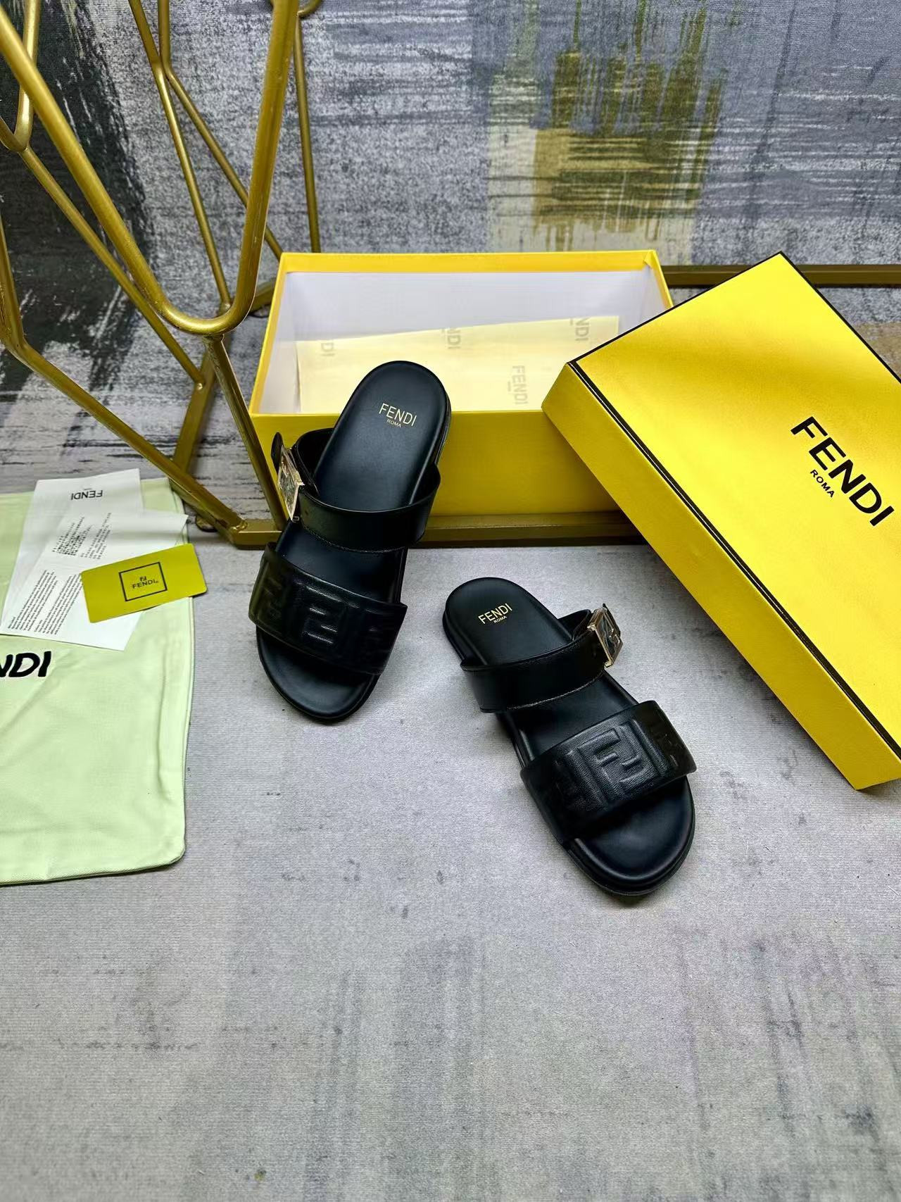 ua F**di feel black nappa leather slides