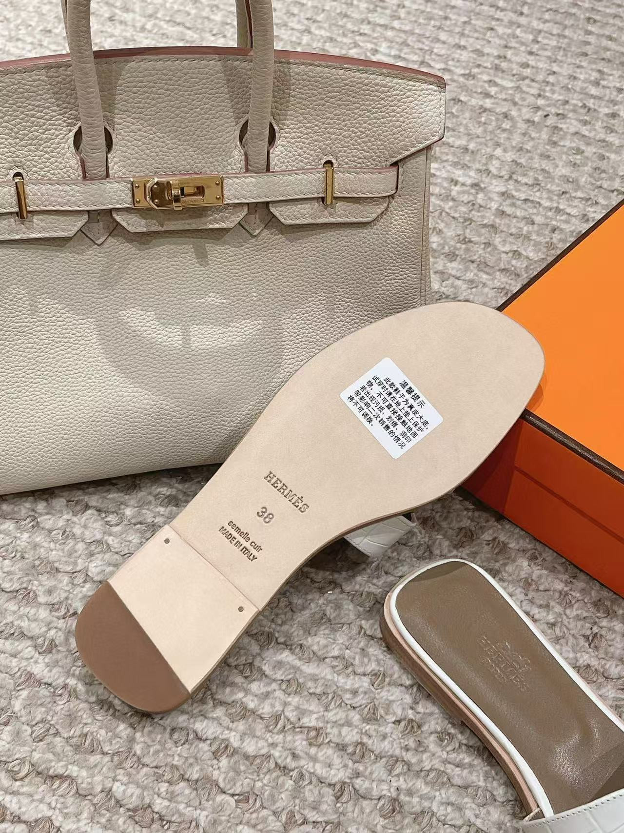 ua H**mes oran sandal
