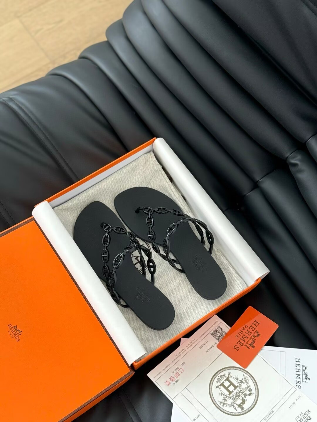ua H**mes island sandal
