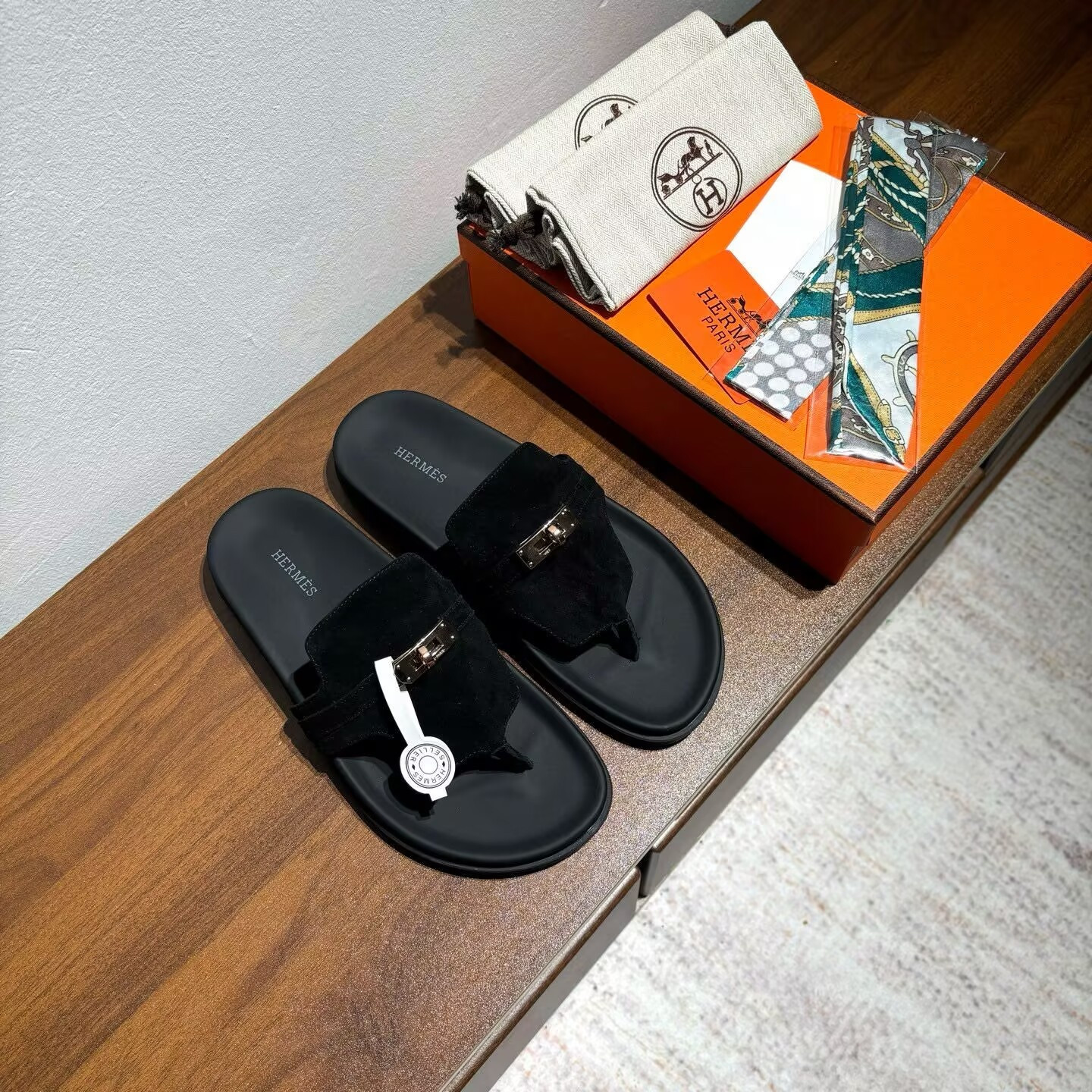 ua H**mes empire sandal gold hardware