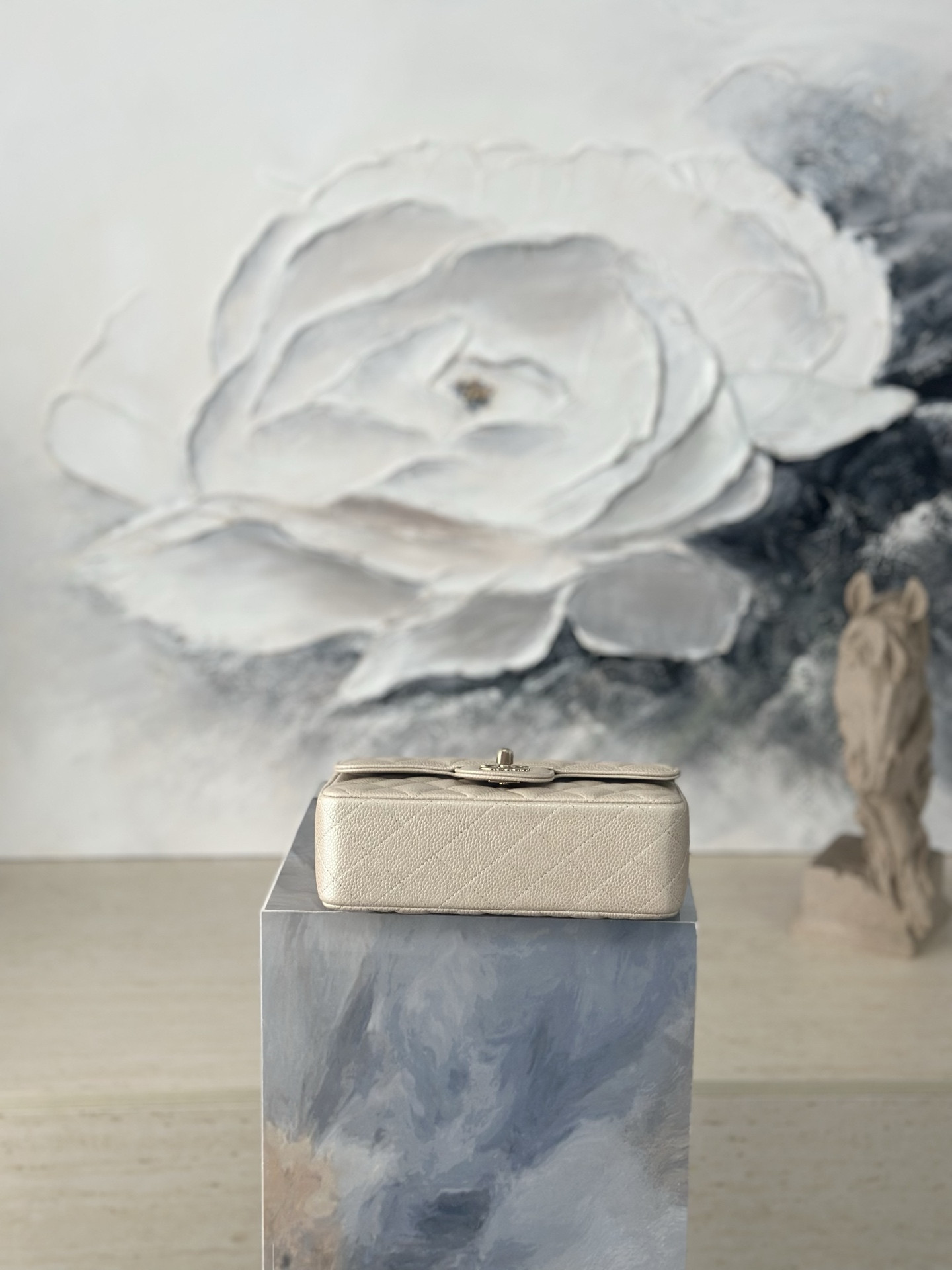 Ch*el flap bag pearlescent light beige as1116 20x12x6cm