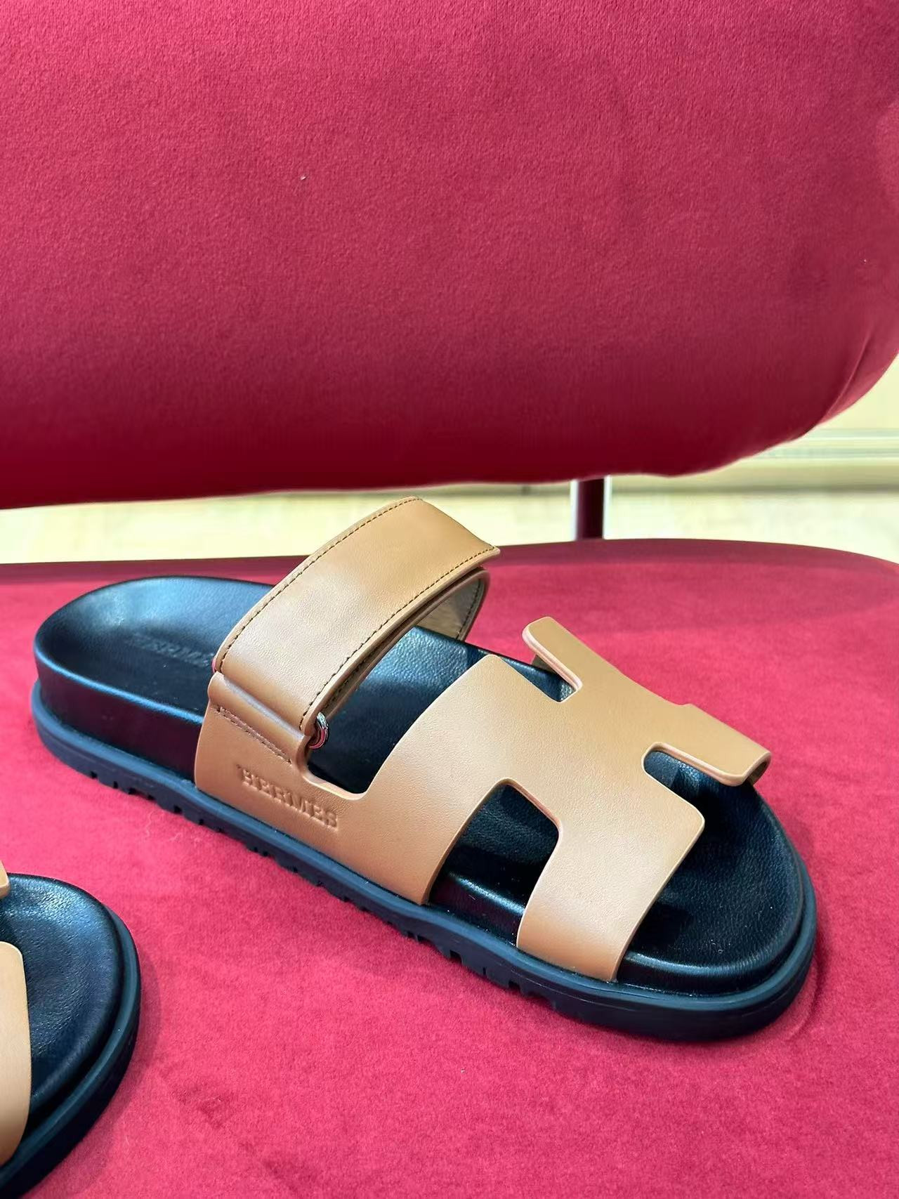ua H**mes chypre sandal