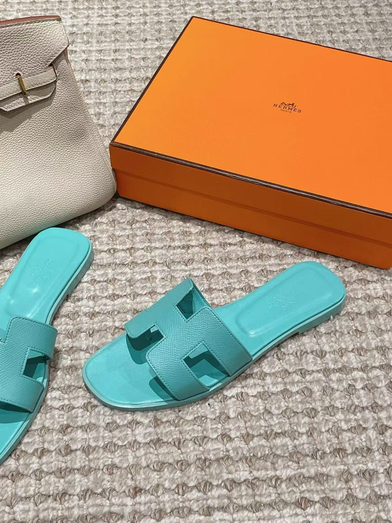 ua H**mes oran sandal