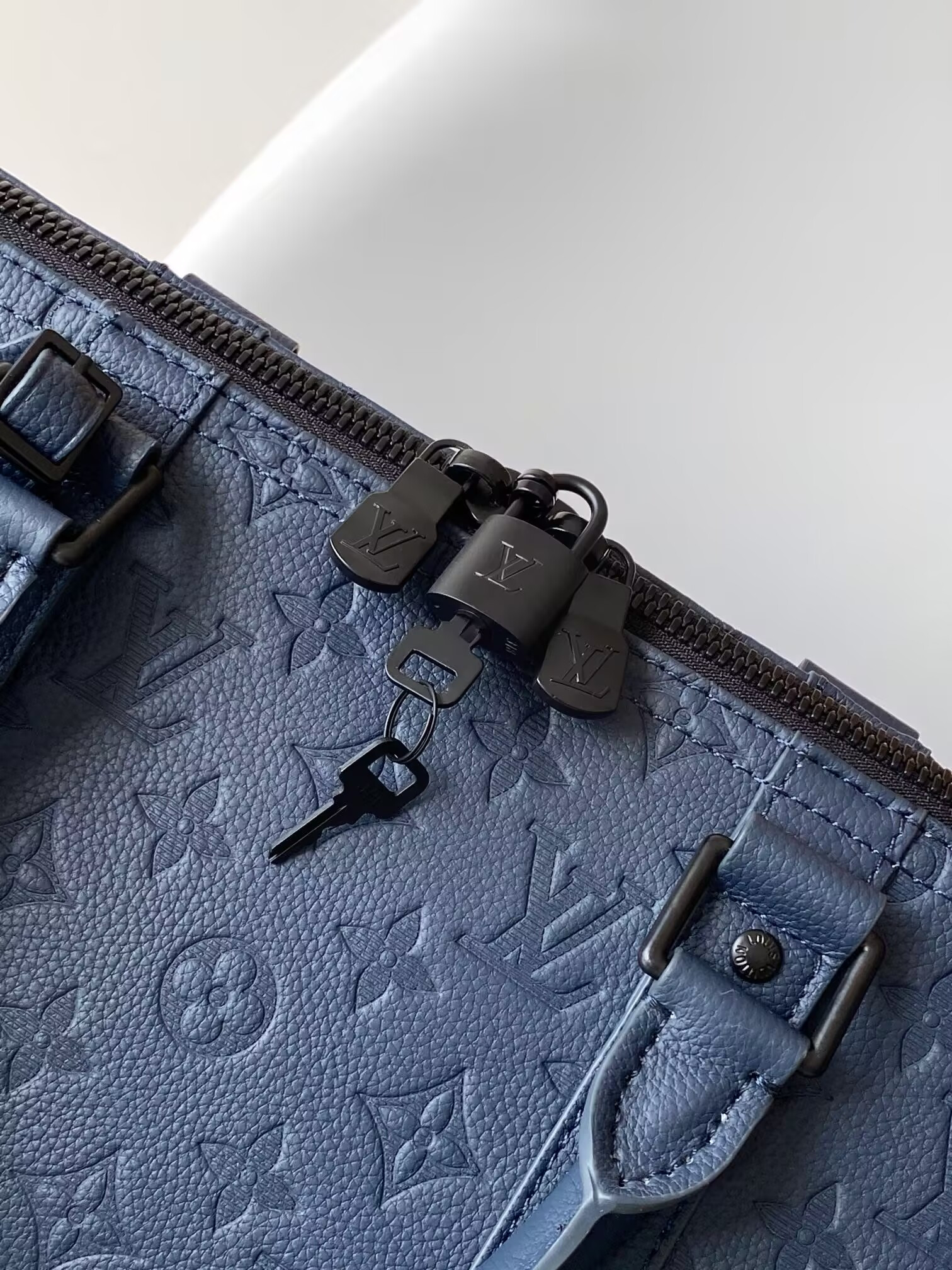 LV Keepall Bandoulière 50 M14840 50x29x23cm