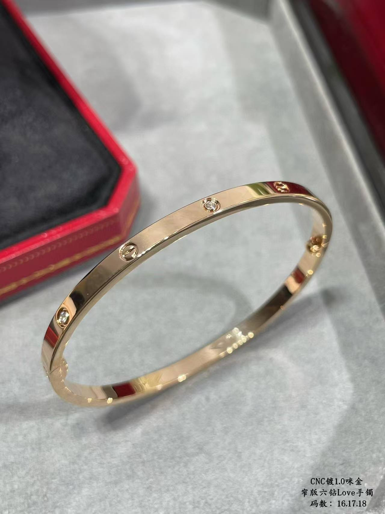 ca*t*er narrow version with Di*m*nd bracelet