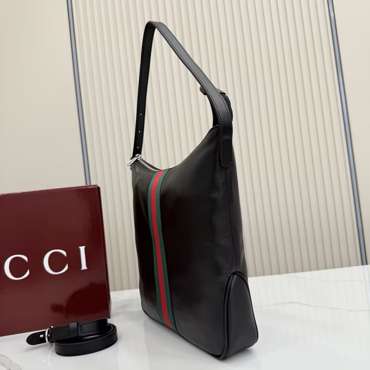 G*u*i lunetta medium crossbody bag 24x25.5x4cm