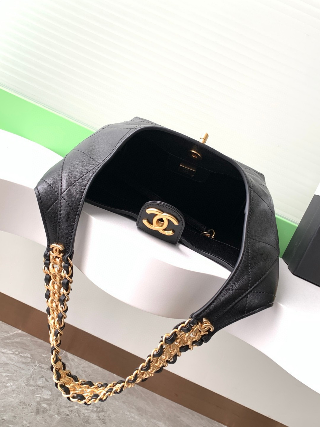 Ch*el hobo bag as5410 27x 23x 10cm