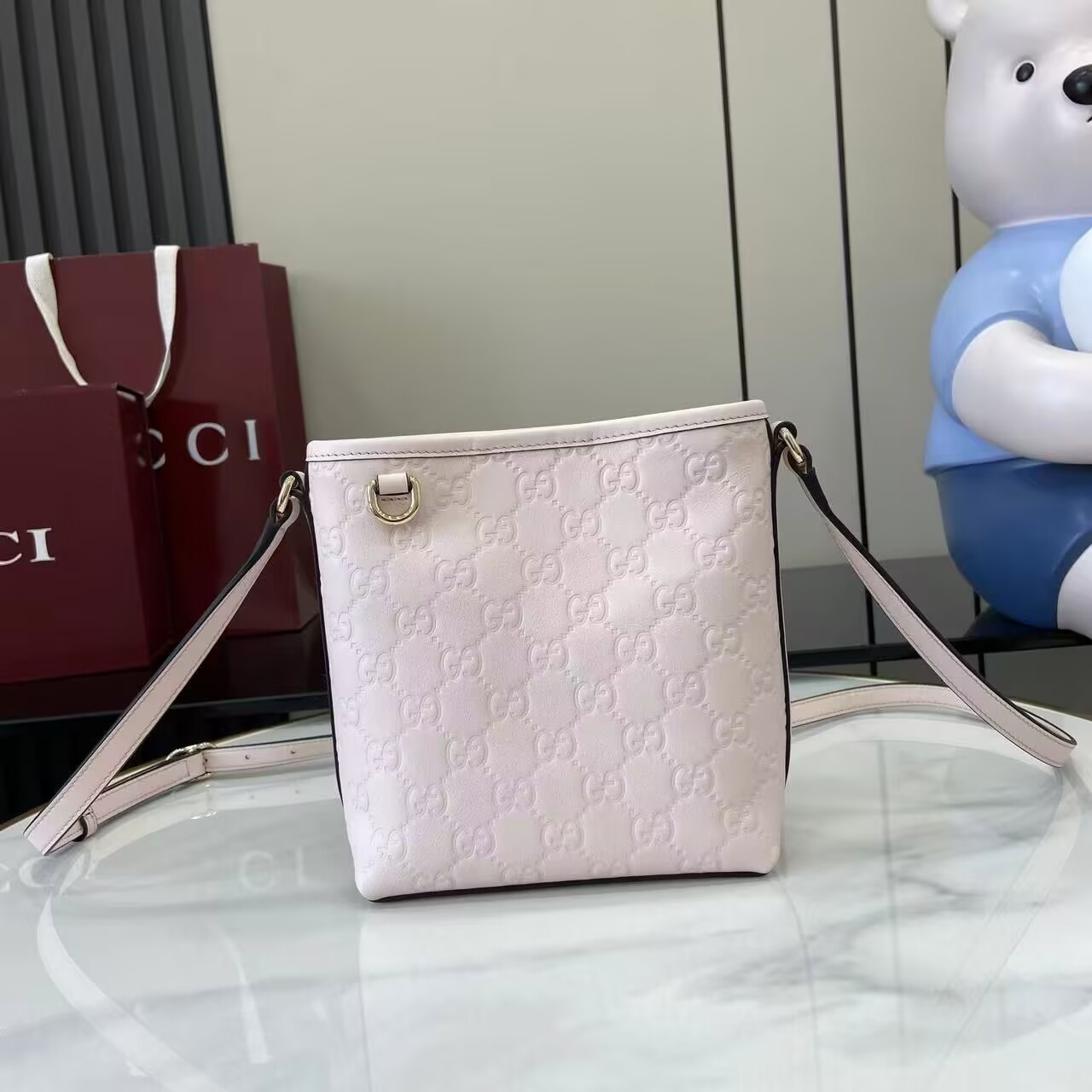 G*u*i gg emblem nano bucket bag 15x18x8cm