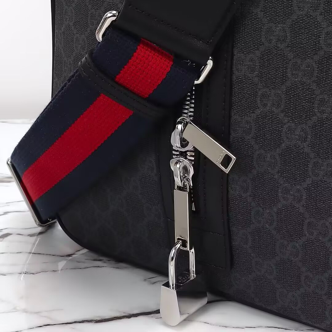 G*u*i gg black large duffle bag 52x33x28cm