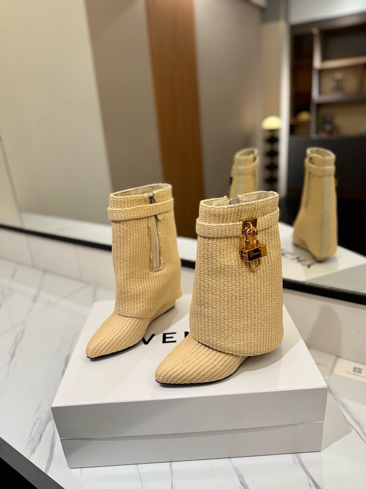 ua G1uenchy boots