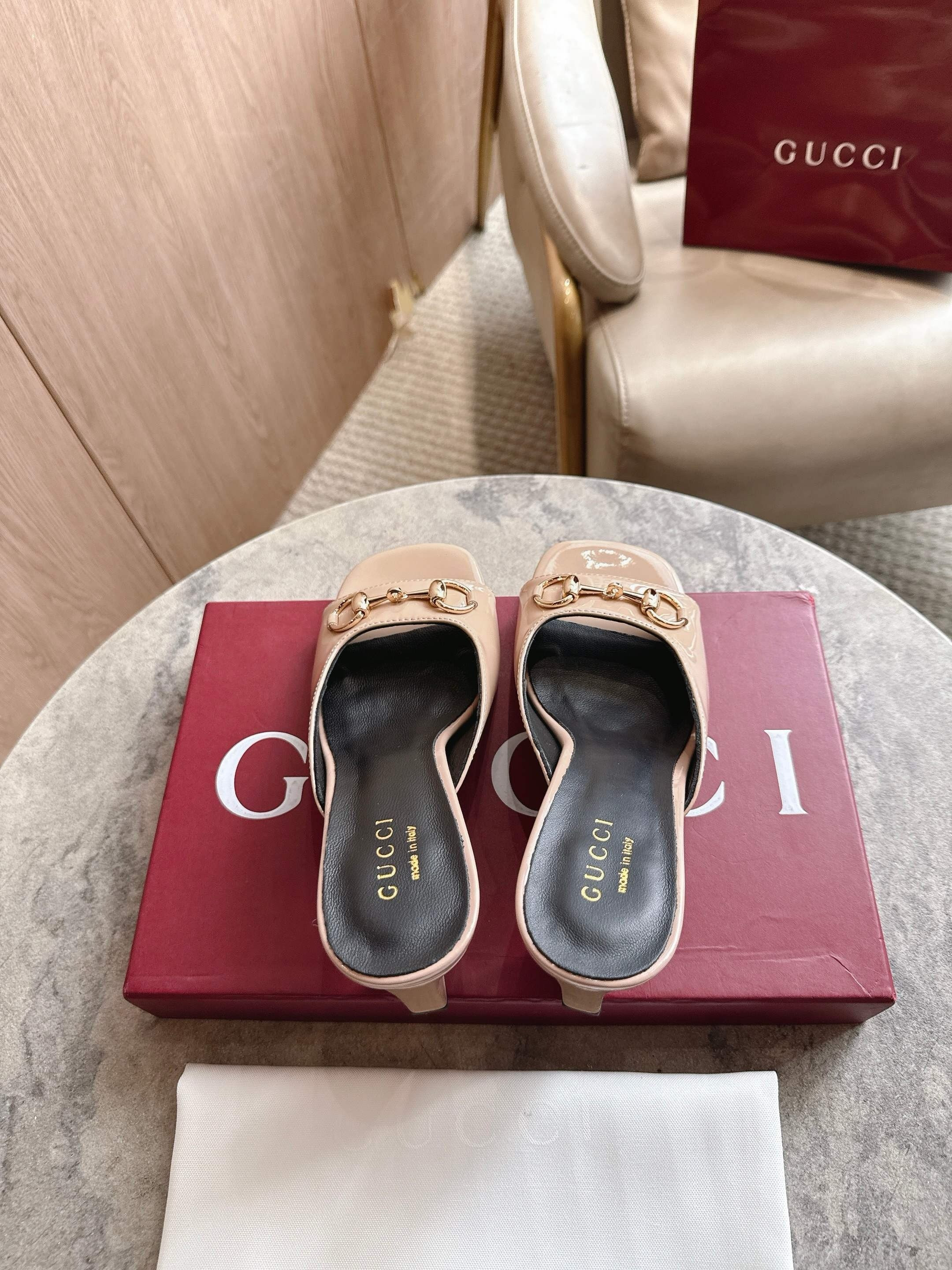 ua G*u*i signora sandals